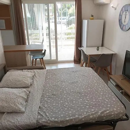 Apartman Studio 2 Personnes Dans Avec Piscine *