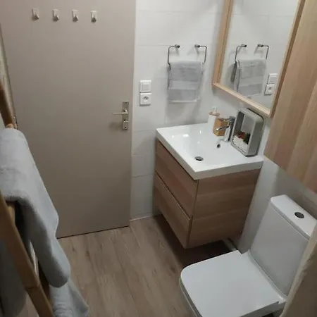 Studio 2 Personnes Dans Avec Piscine Apartman *