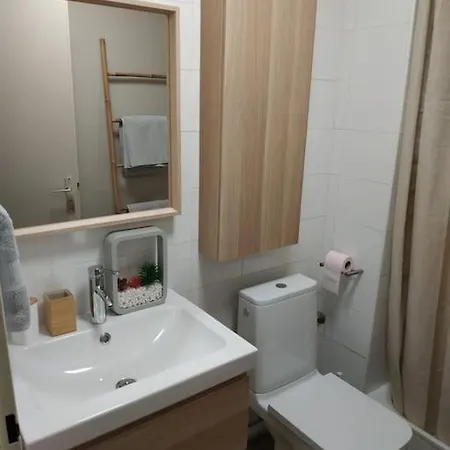 Studio 2 Personnes Dans Avec Piscine Apartman